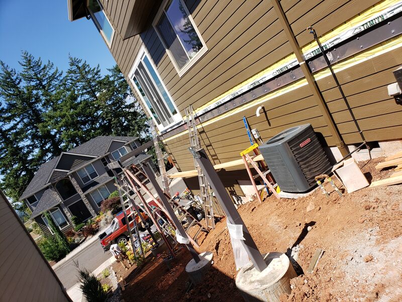 Finished deck with railing, Gresham, Oregon deck builder